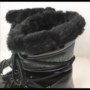 SZ 37 Tecnica Black Patent Moon Boots